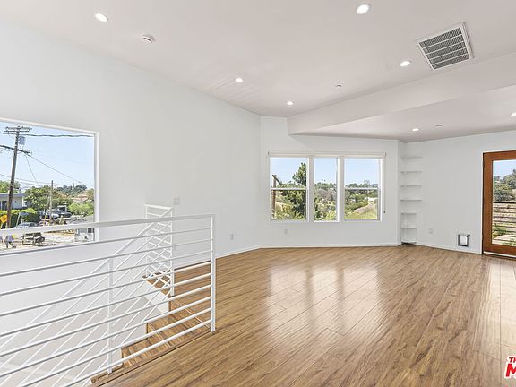 4th image of 4203 Raynol St