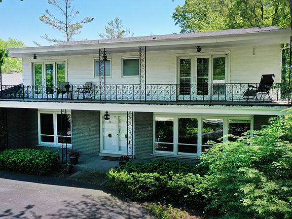 2nd image of 1220 Eaton Ct