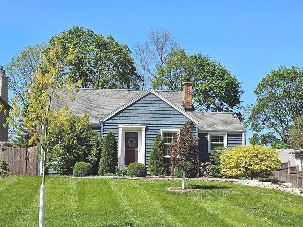 213 W Park Ave, Wheaton, IL 60189