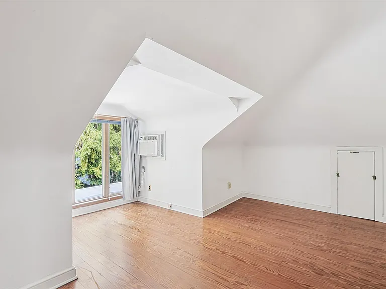 1200 N Cleveland St — Photo 28