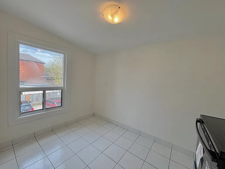 93 Barton St E #3 — Photo 8