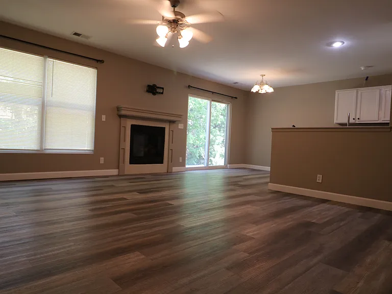 2428 Deerfield Blvd — Photo 2