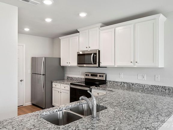 4th image of 646 Lamorak Pl
