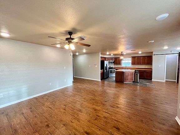 5th image of 691 Tamarack Dr