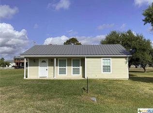 880 Swallow Dr, Palacios, TX 77465