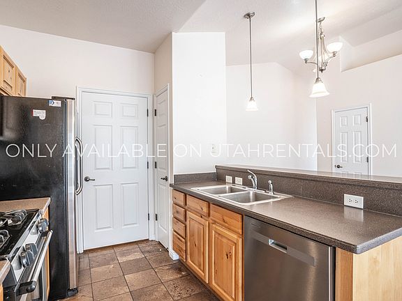 5th image of 1052 Canyon Meadow Dr APT 3