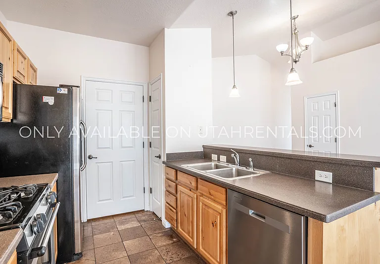 1052 Canyon Meadow Dr #3 — Photo 7