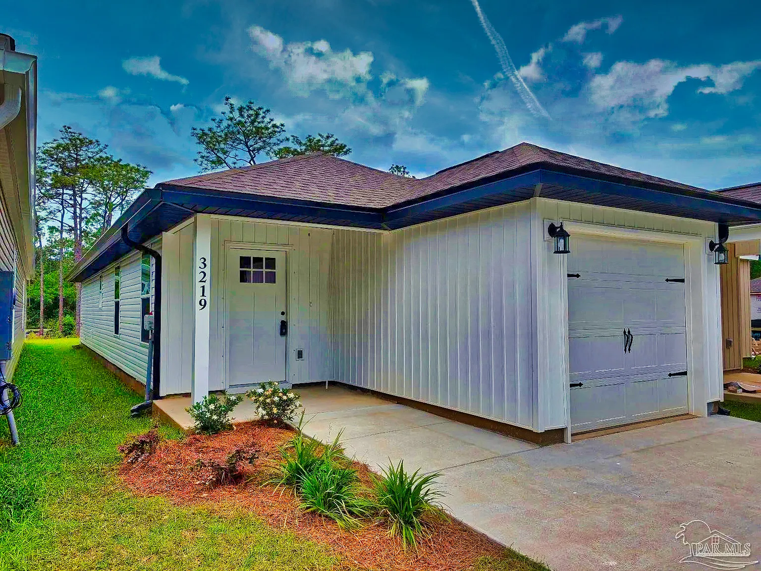 3 bed, 1020 sqft, $1,700 — Photo 1