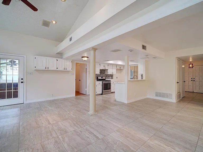 10509 Doering Ln — Photo 7