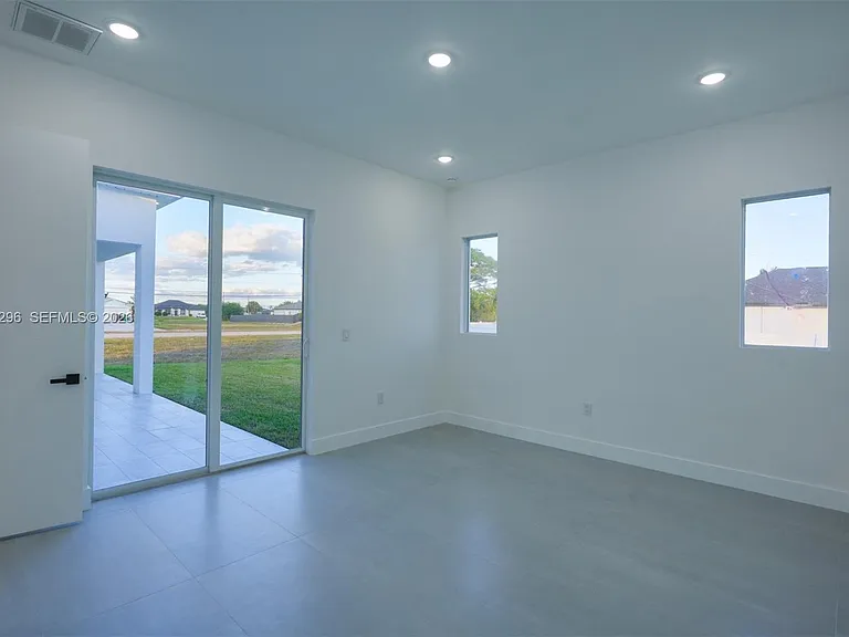 5 SW 26th Pl — Photo 26