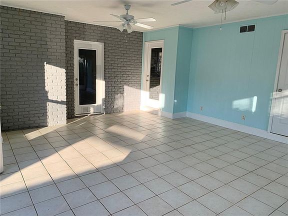 2nd image of 2407 Brookwood Cir