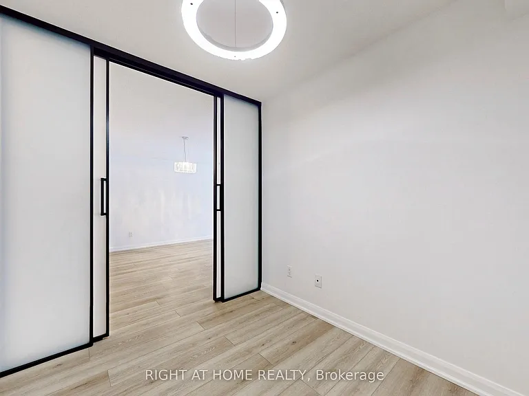 111 Elizabeth St #818 — Photo 20