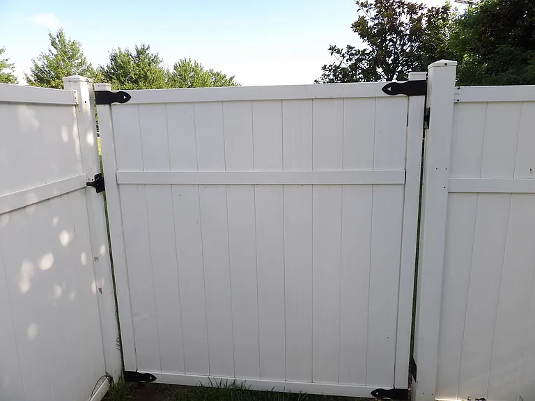 108 Charleston Ct — Photo 29