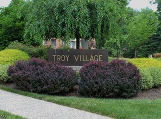 4 Troy Dr APT B, Springfield, NJ 07081