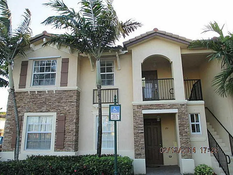 3 bed, 2.0 bath, 1062 sqft, $1,900 — Photo 2
