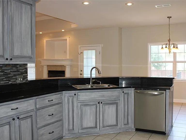 105 Frisco Ln — Photo 2