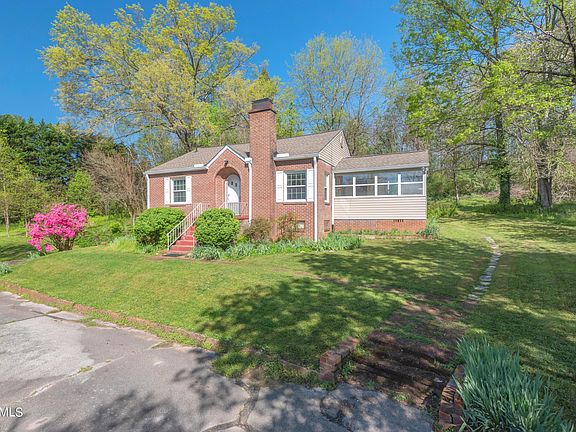 2nd image of 2909 Smallwood Dr