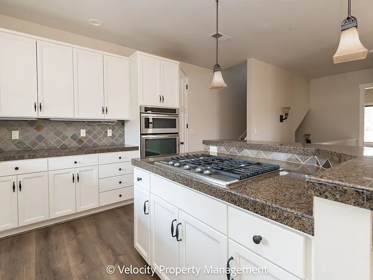 600 SW Otter Way — Photo 9
