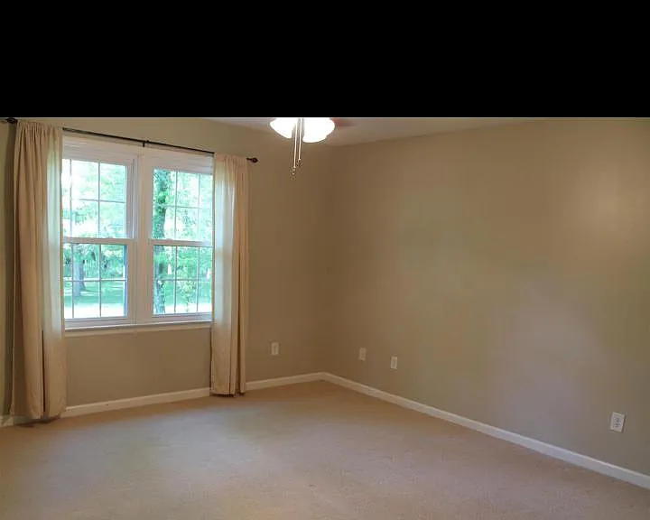 605 Kings Ln — Photo 3