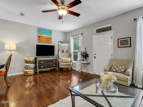 3rd image of 535 HOPEWELL Drive
