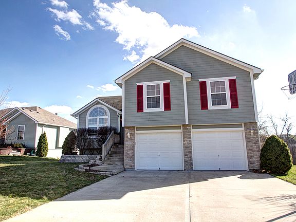 2nd image of 1009 NW Dogwood Dr