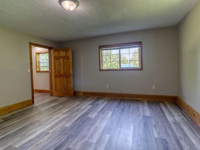 10066 Point Rock Rd — Photo 12