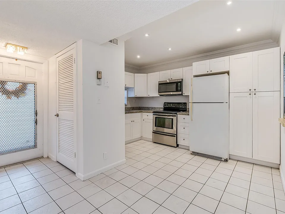 8940 S Hollybrook Blvd #307