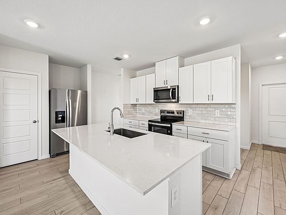 3rd image of 13669 SW Vine Drive