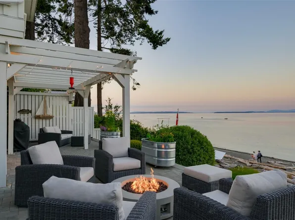 5097 Cordova Bay Rd, Saanich, BC V8Y 2K1