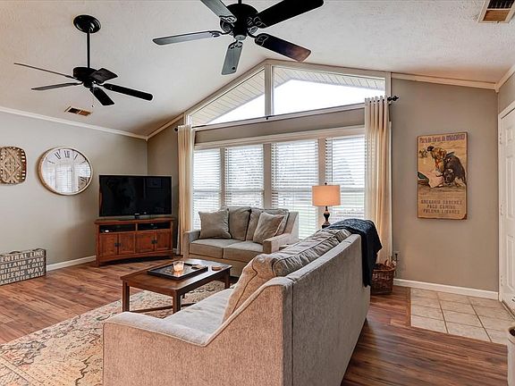 4th image of 332 Newman Dr