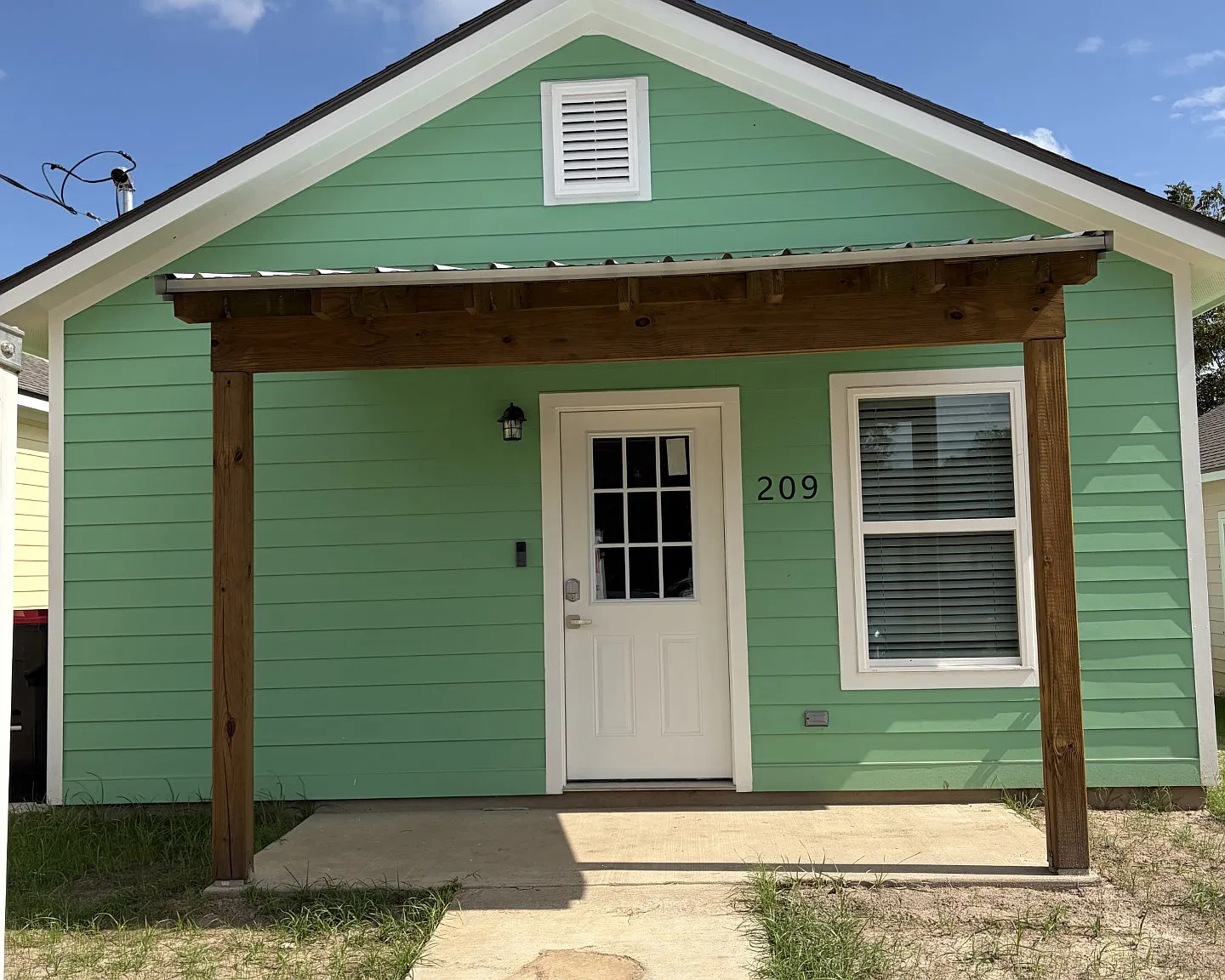 2 bed, 800 sqft, $1,350 — Photo 1