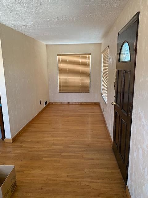 2nd image of 127 S Oleander Ave