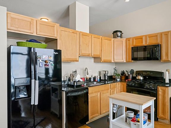 5th image of 1 S Leavitt St Unit 305