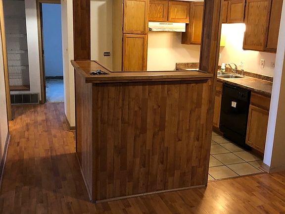 3rd image of 14525 S Manistee Ave APT 3A