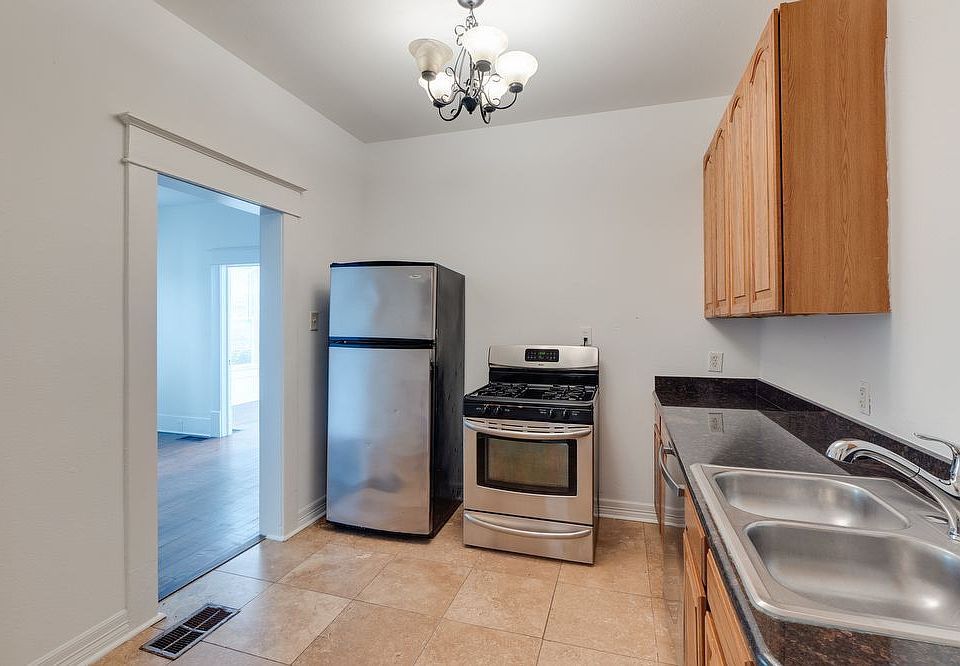 1st image of 738 Woodlawn Ave #0