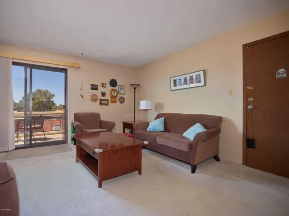 6325 N Barcelona Ln, Tucson, AZ 85704