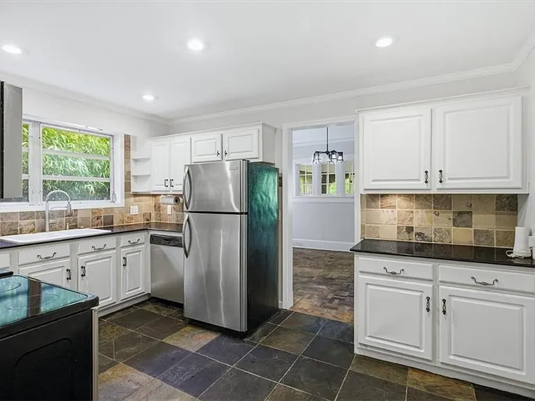 1513 Melrose Dr SW — Photo 14