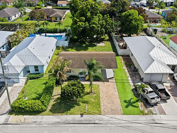 3rd image of 6894 3rd St