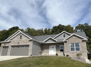 331 Star Ln, Glen Carbon, IL 62034