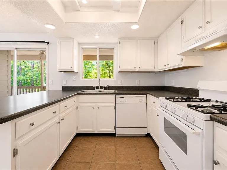 44 Rumson Ct SE — Photo 6