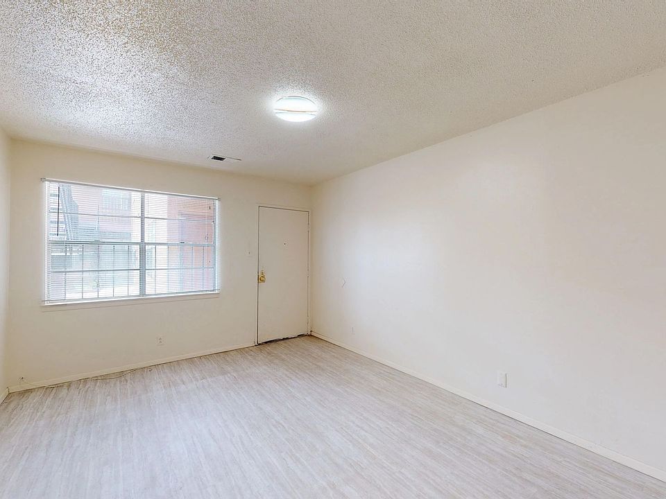 1st image of 419 Vassar Dr SE APT 1