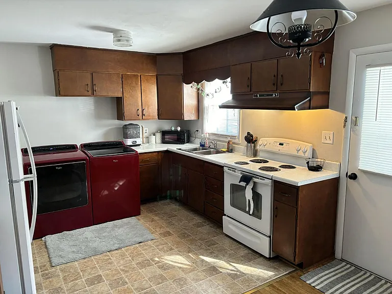 584 Holt Ln #3 — Photo 2