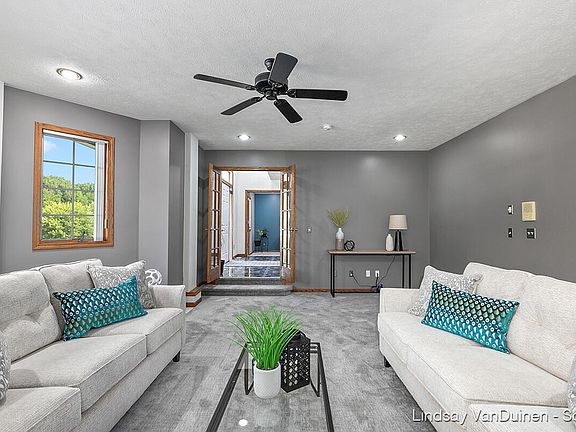 3rd image of 3850 Kingsway Ct SE