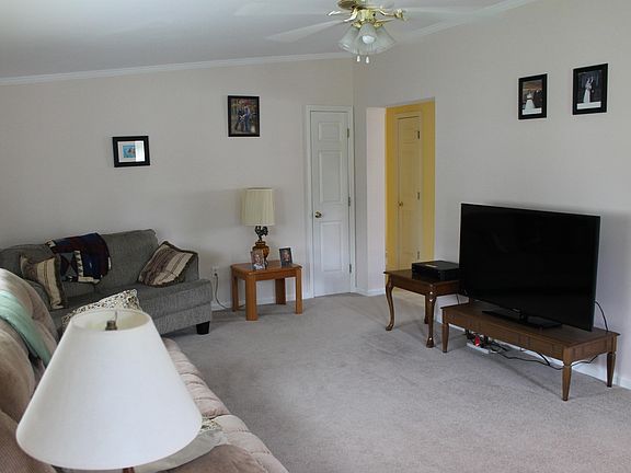 4th image of 1554 Oak Ave