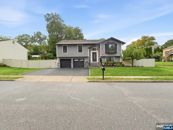 56 Kaufman Dr, Westwood, NJ 07675