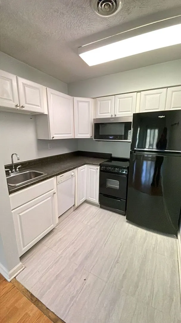 1 bed 1bath condo in Cobblestone — Photo 3