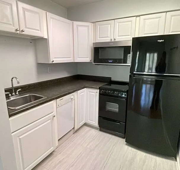 4717 Cobblestone Dr #B5 — Photo 3