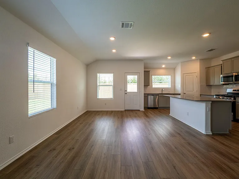 702 Silver Springs Bnd — Photo 27