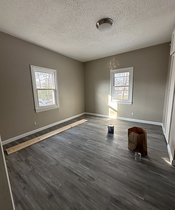 2nd image of 213 Lincoln St #2