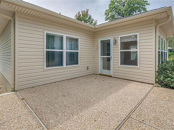 3rd image of 2 Betty Ln